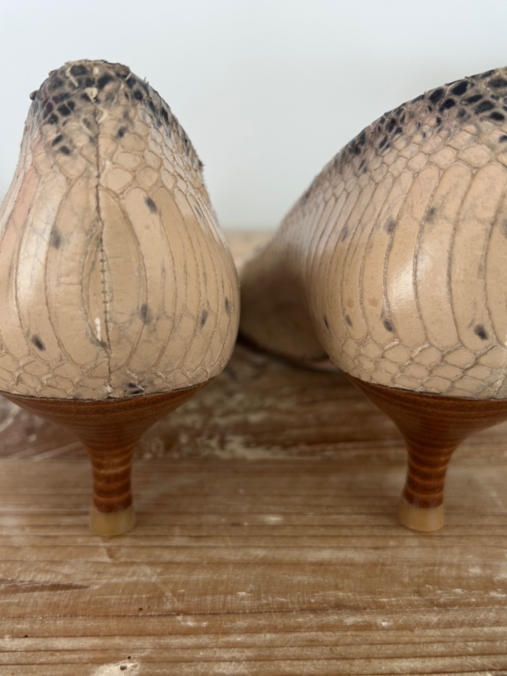 NWOB Stuart Wetizman Poco Snake Print Leather Kitten Heel in Grey & Cream Sz 9 - Picture 3 of 7
